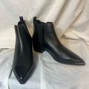 #8614. NEW! Marc Fisher LTD Mlyale Women's Black Leather Pointed Toe Bootie.  7M